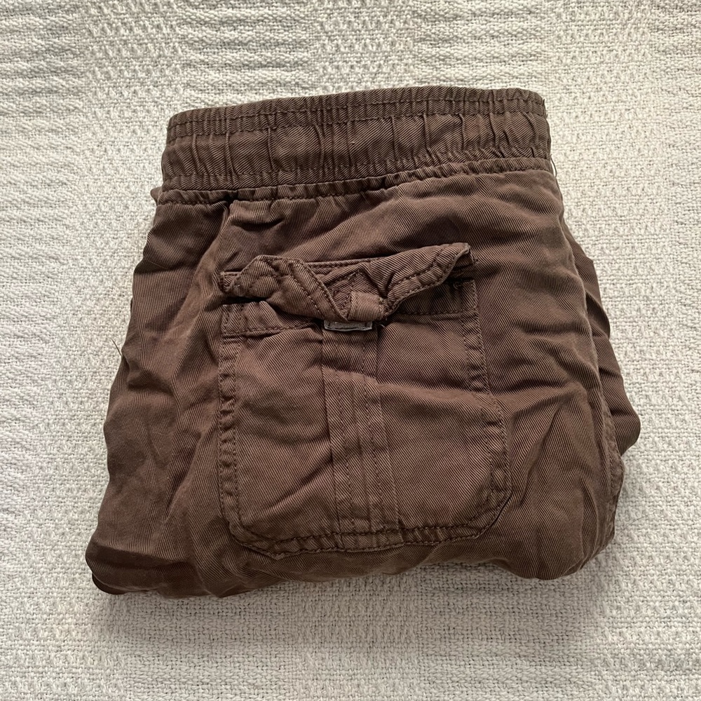 I’m selling brown cute pants